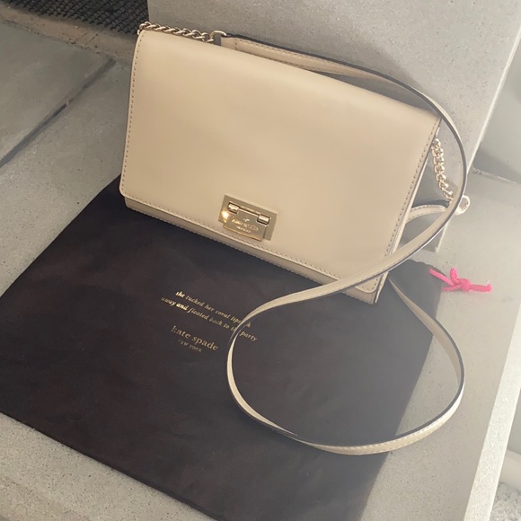 kate spade Handbags - Kate Spade cream cross body bag